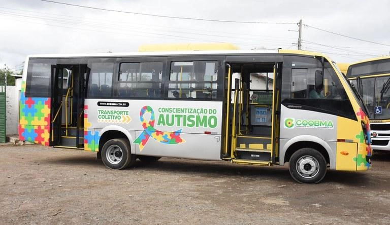 Mães de crianças com autismo em Guaíba protestam contra mudanças no transporte para atendimentos nas APAEs